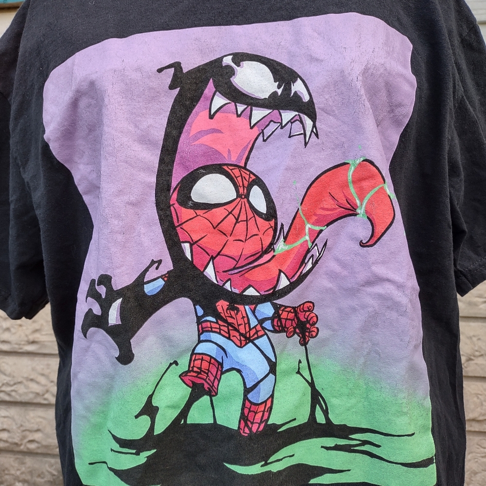 2/$10 Spiderman X Venom Graphic Tee Size Large - Picture 2 of 6